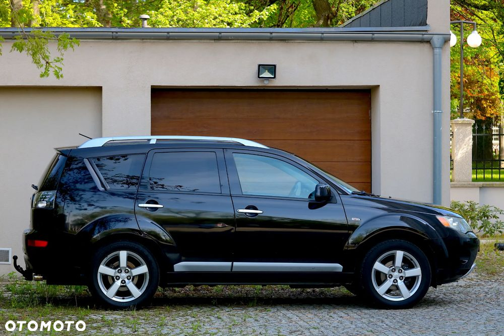Mitsubishi Outlander 2.2 DID Intense + - 26