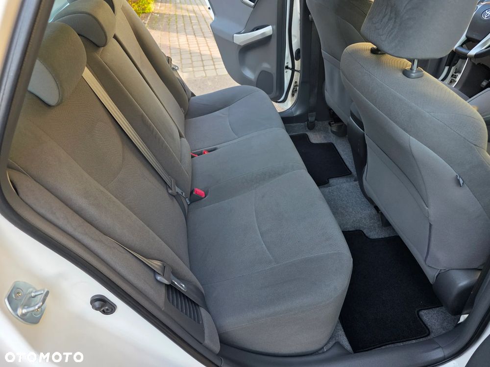 Toyota Prius (Hybrid) - 17