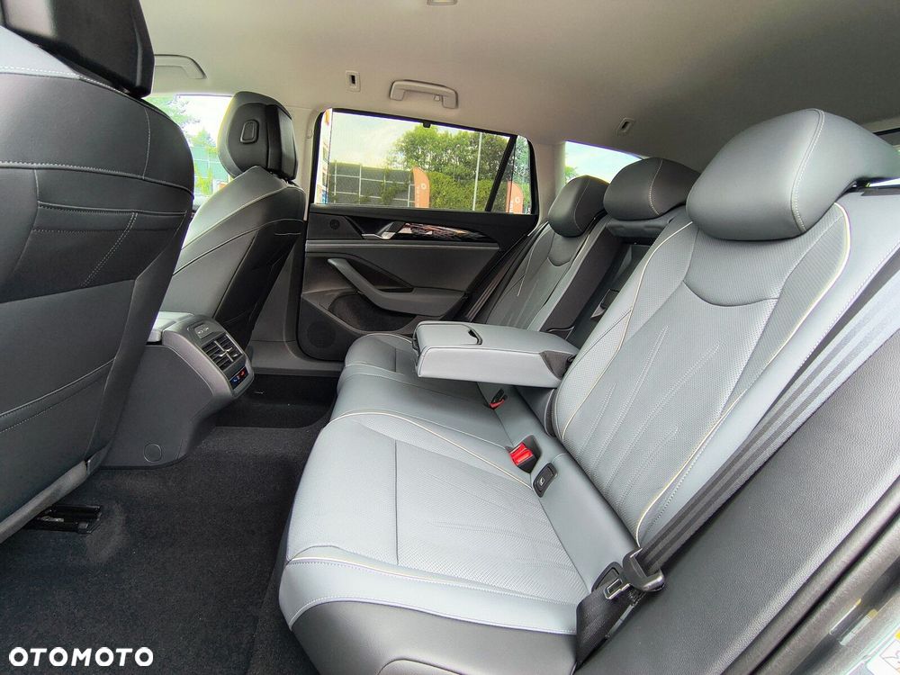 Volkswagen Passat - 32