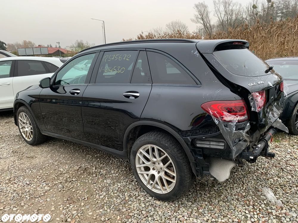 Mercedes-Benz GLC 300 4Matic 9G-TRONIC AMG Line Advanced - 6