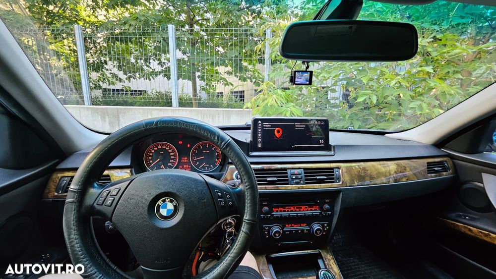 BMW Seria 3 325i - 11