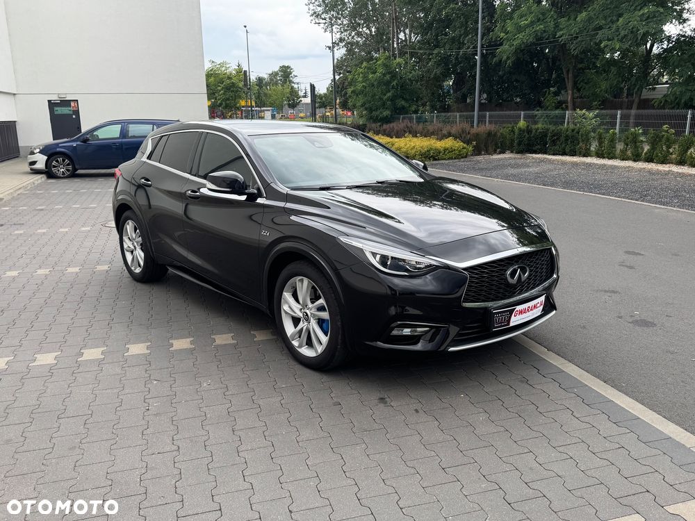 Infiniti Q30 2.2d DCT - 11