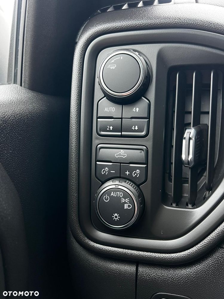 Chevrolet Silverado - 17