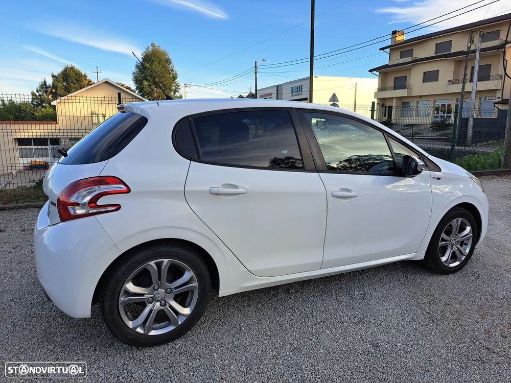 Peugeot 208 1.2 VTi SE Style - 5
