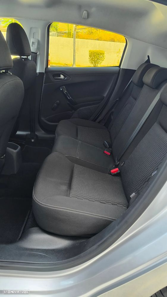 Peugeot 208 1.2 PureTech Style - 41