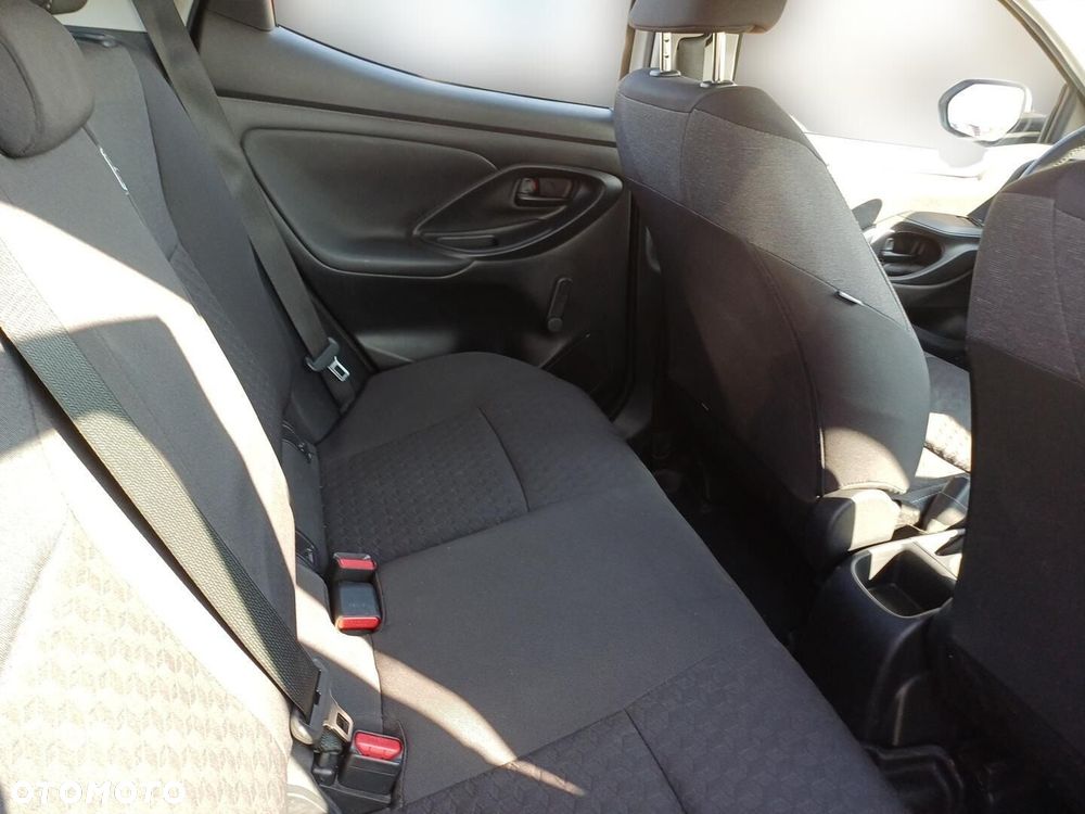 Toyota Yaris - 10