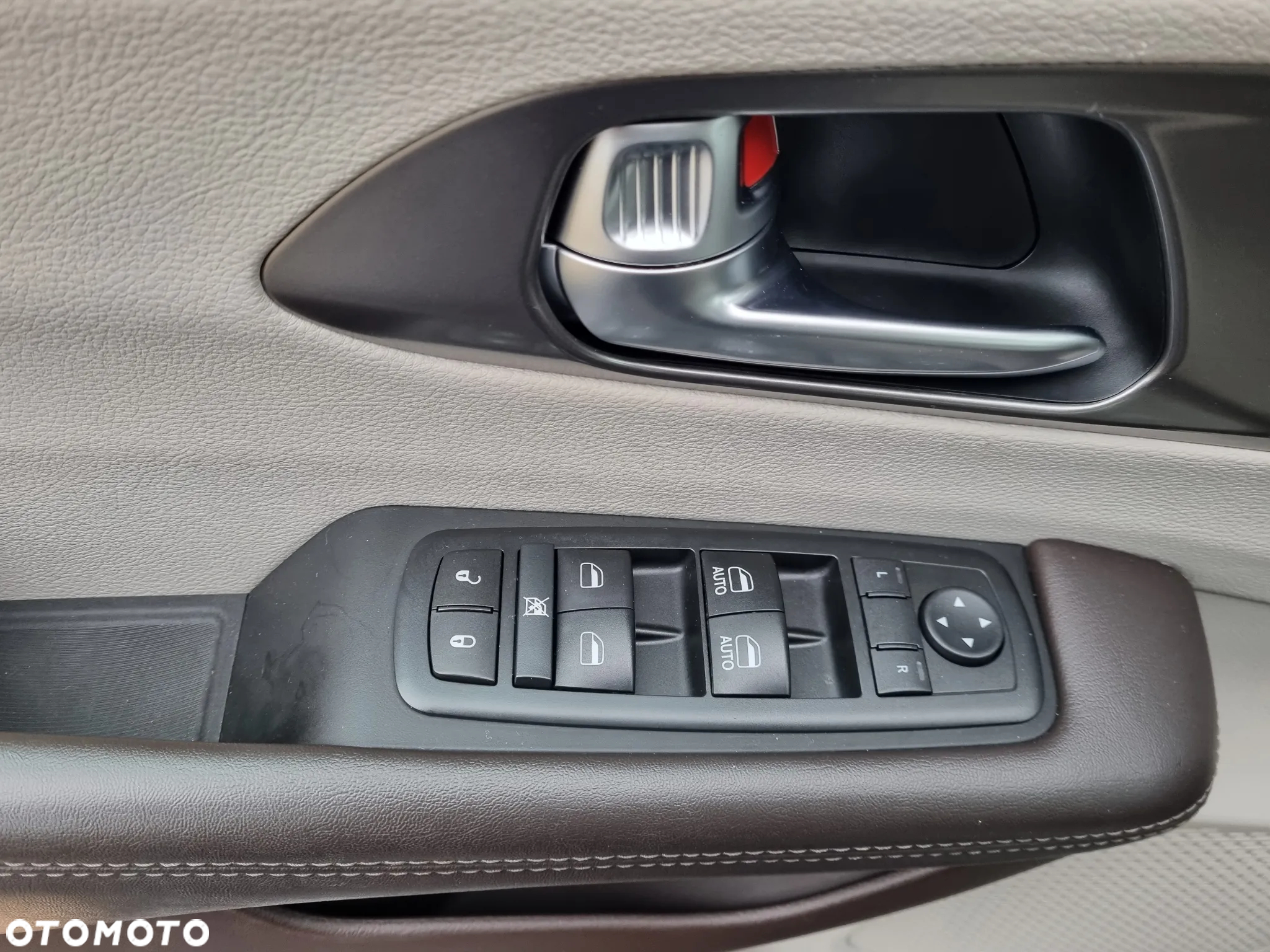 Chrysler Pacifica - 23