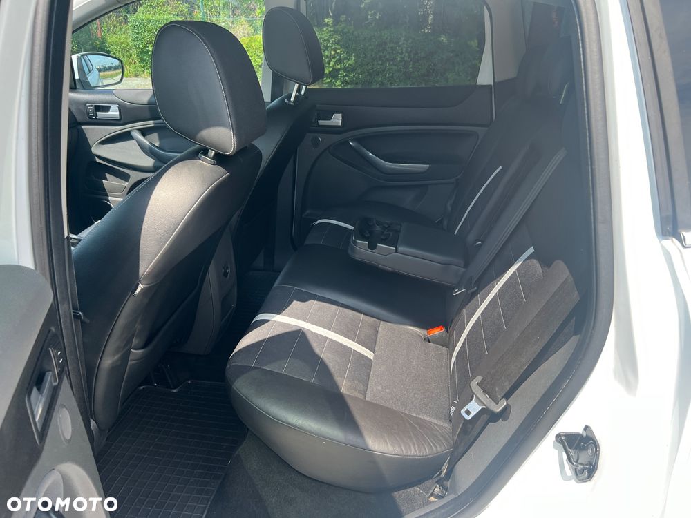 Ford Kuga 2.0 TDCi 2x4 Titanium - 28