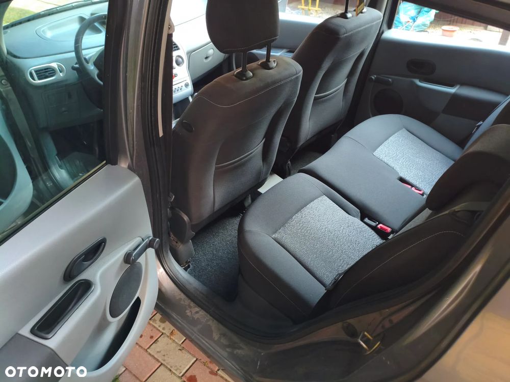 Renault Modus 1.2 16V Cite - 10