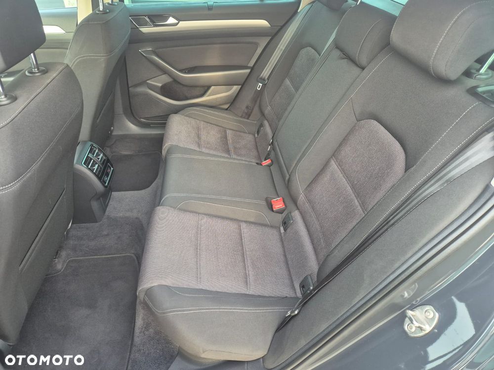 Volkswagen Passat 2.0 TDI SCR DSG Comfortline - 17