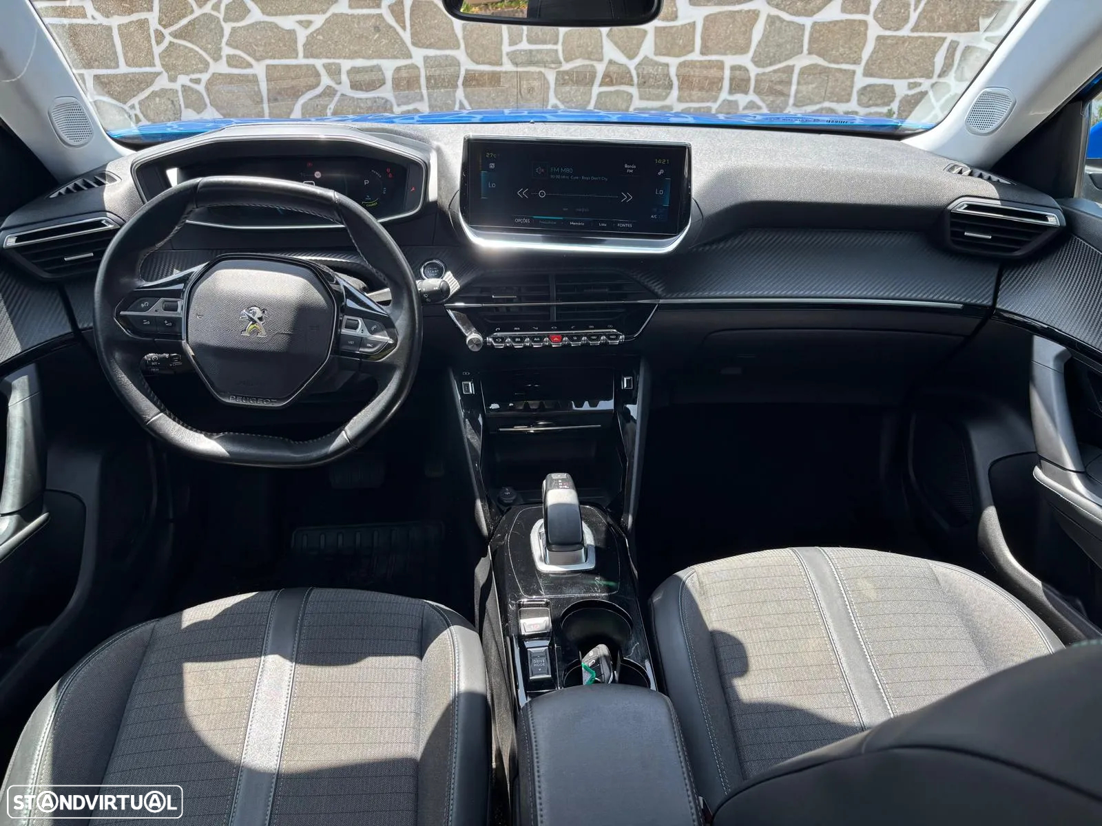 Peugeot e-2008 Allure - 9