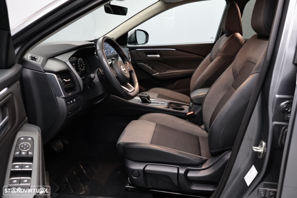 Nissan Qashqai 1.3 DIG-T N-Connecta Xtronic - 24