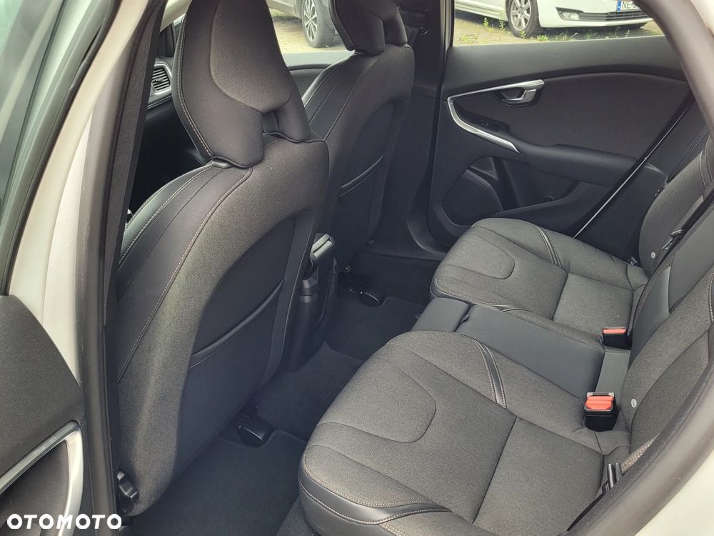 Volvo V40 Cross Country D2 Momentum - 27