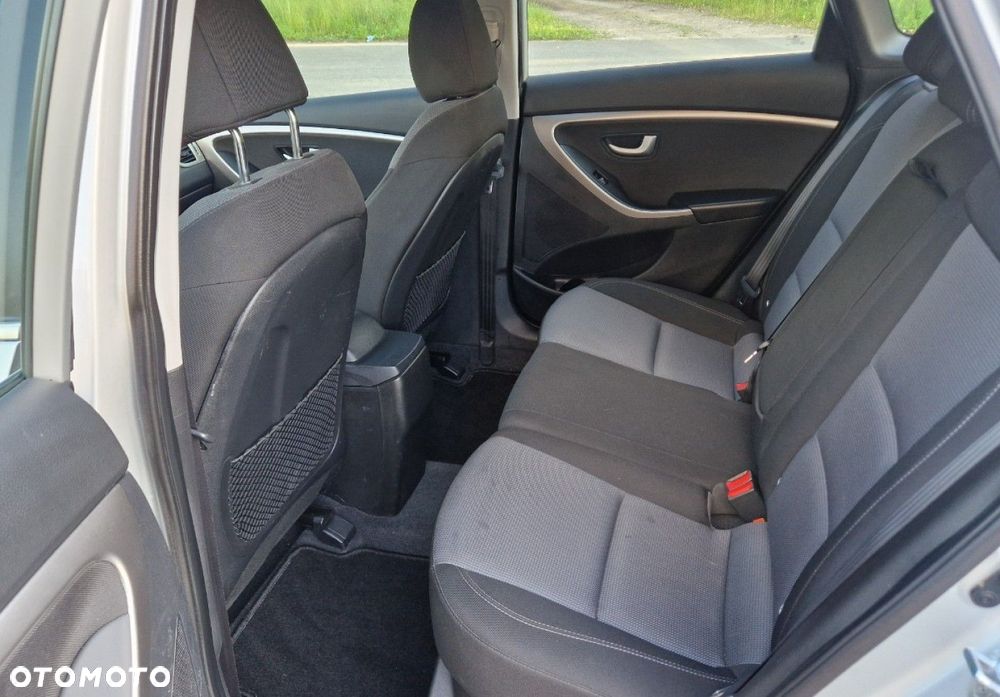 Hyundai i30 blue Kombi 1.6 GDi YES Silver - 23