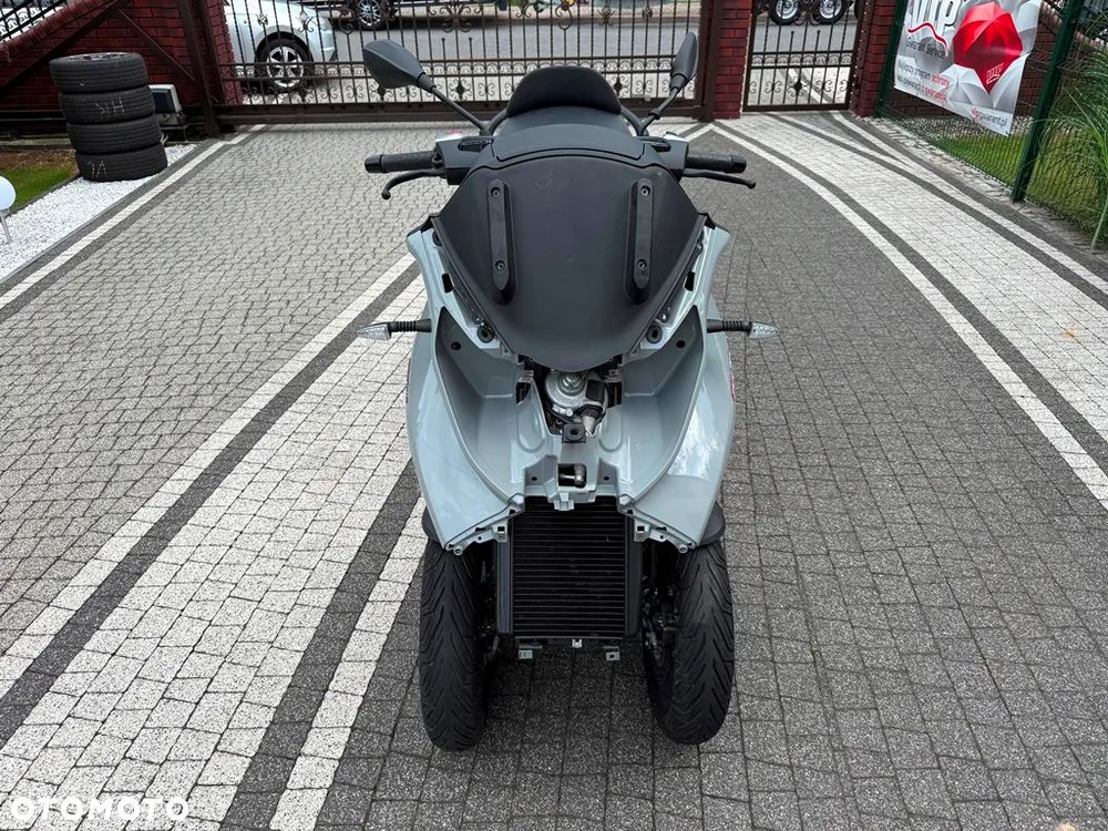 Piaggio MP-3 - 3