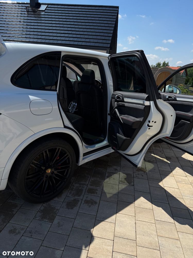 Porsche Cayenne GTS - 29