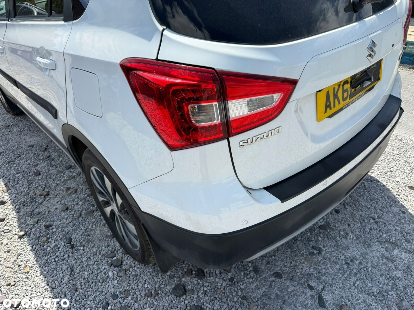 SUZUKI SX4 S-CROSS KLAPA BAGAŻNIKA KOMPLETNA LED KOLOR 26U CO1 - 2