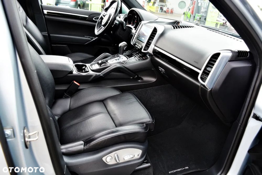 Porsche Cayenne Platinum Edition - 13