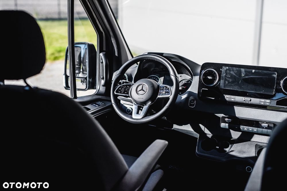 Mercedes-Benz Sprinter - 16