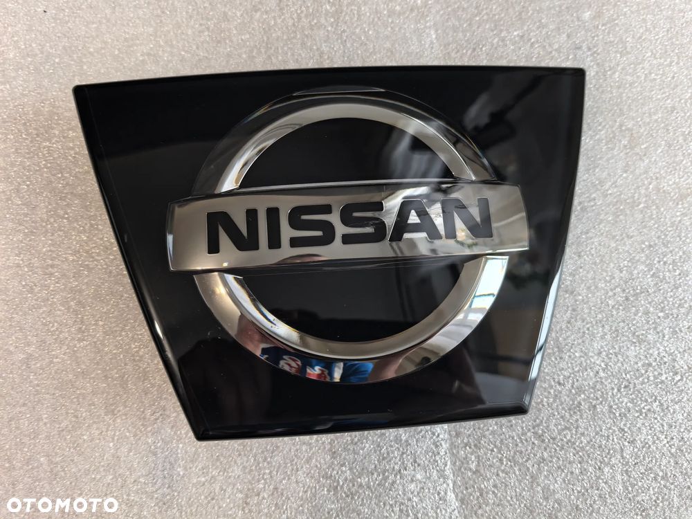 Nissan Micra K14 Emblemat przód logo znaczek - 1