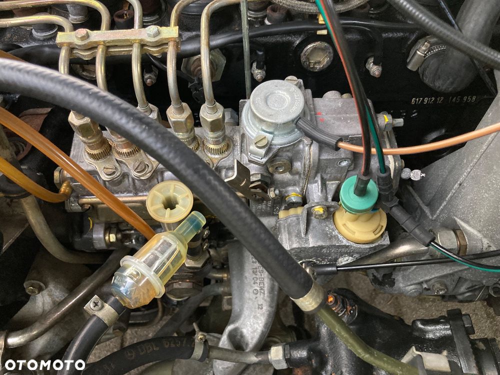 Mercedes-Benz W123 - 28