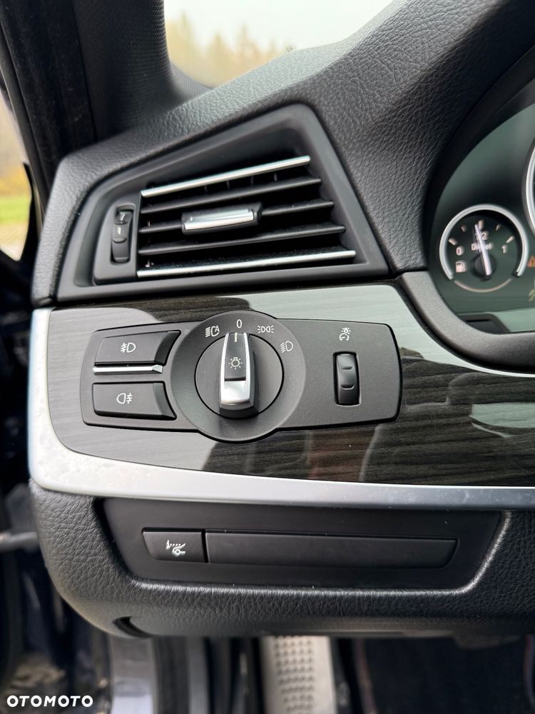 BMW Seria 5 525d xDrive Touring Sport-Aut Modern Line - 28