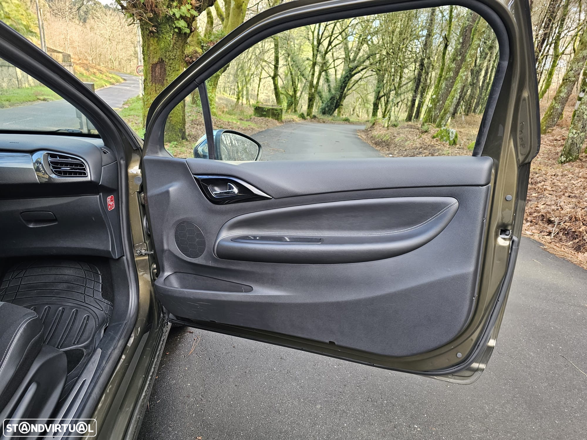 Citroën DS3 1.6 e-HDi Airdream Sport Chic - 20