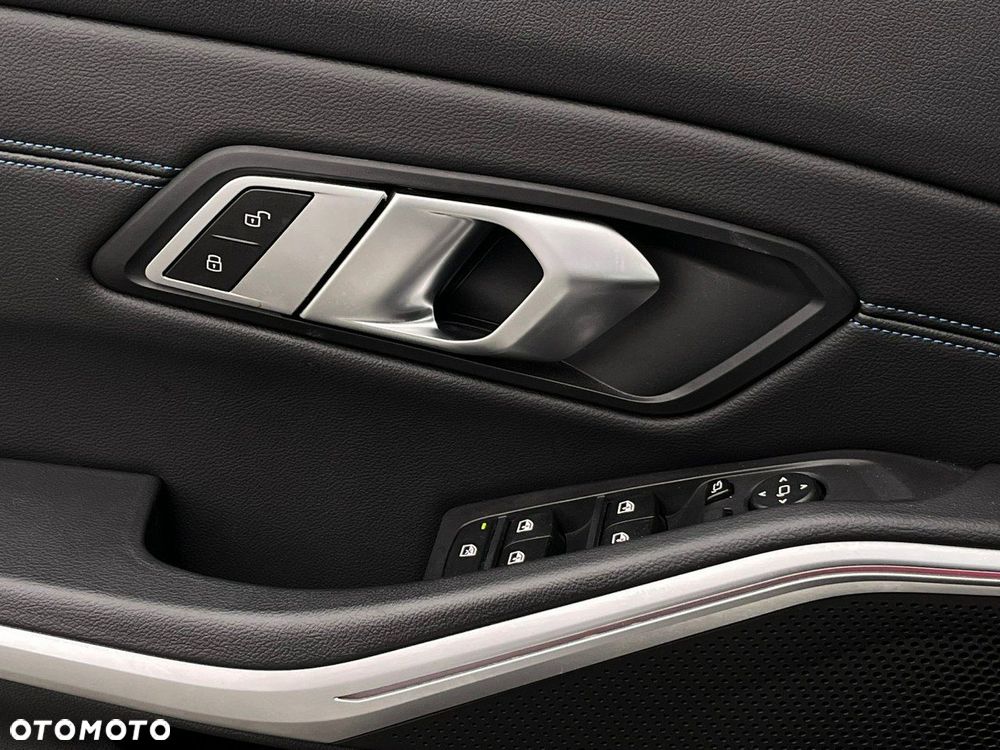 BMW Seria 3 330e PHEV xDrive M Sport - 24