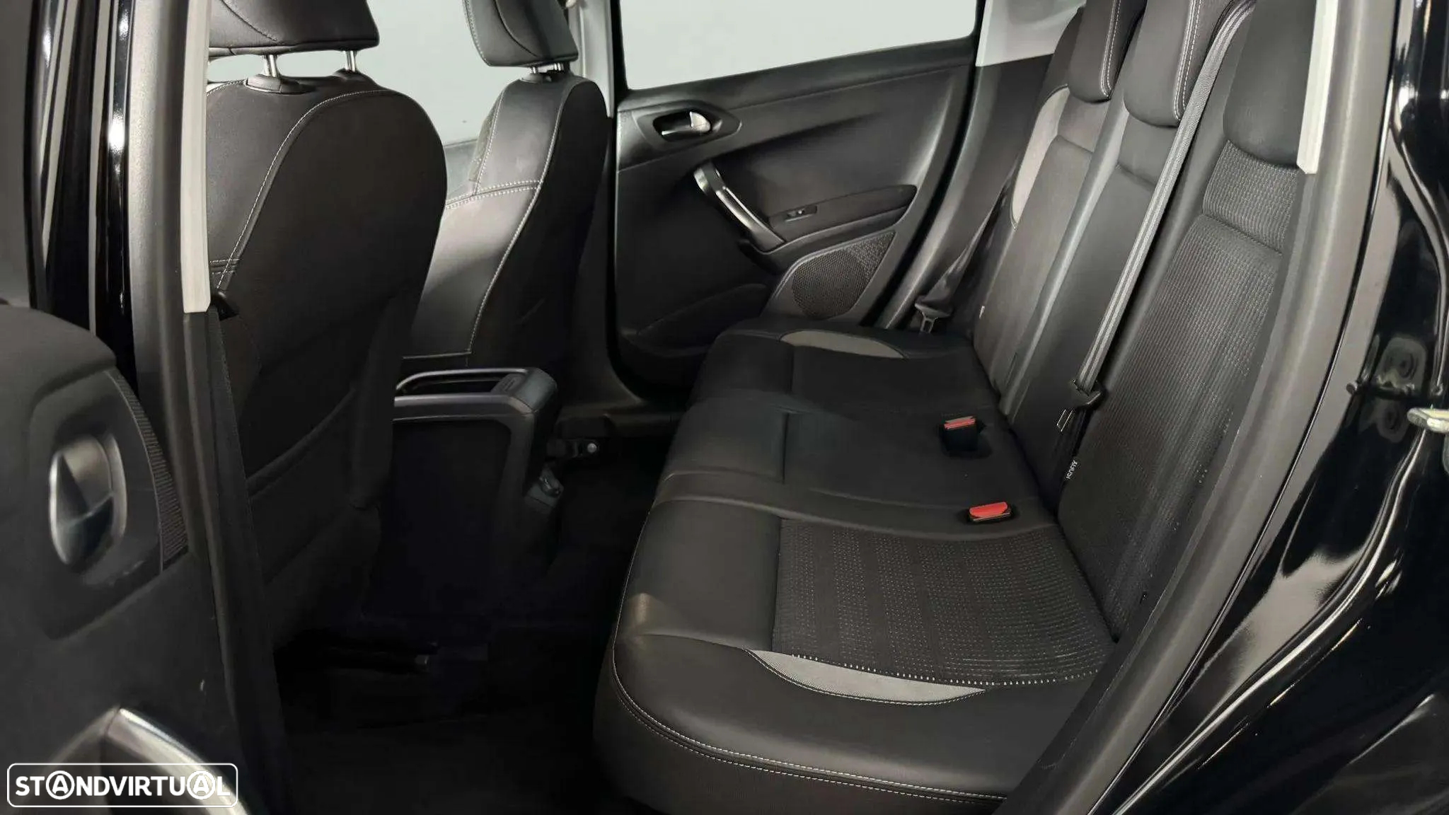 Peugeot 2008 1.2 PureTech Style - 13
