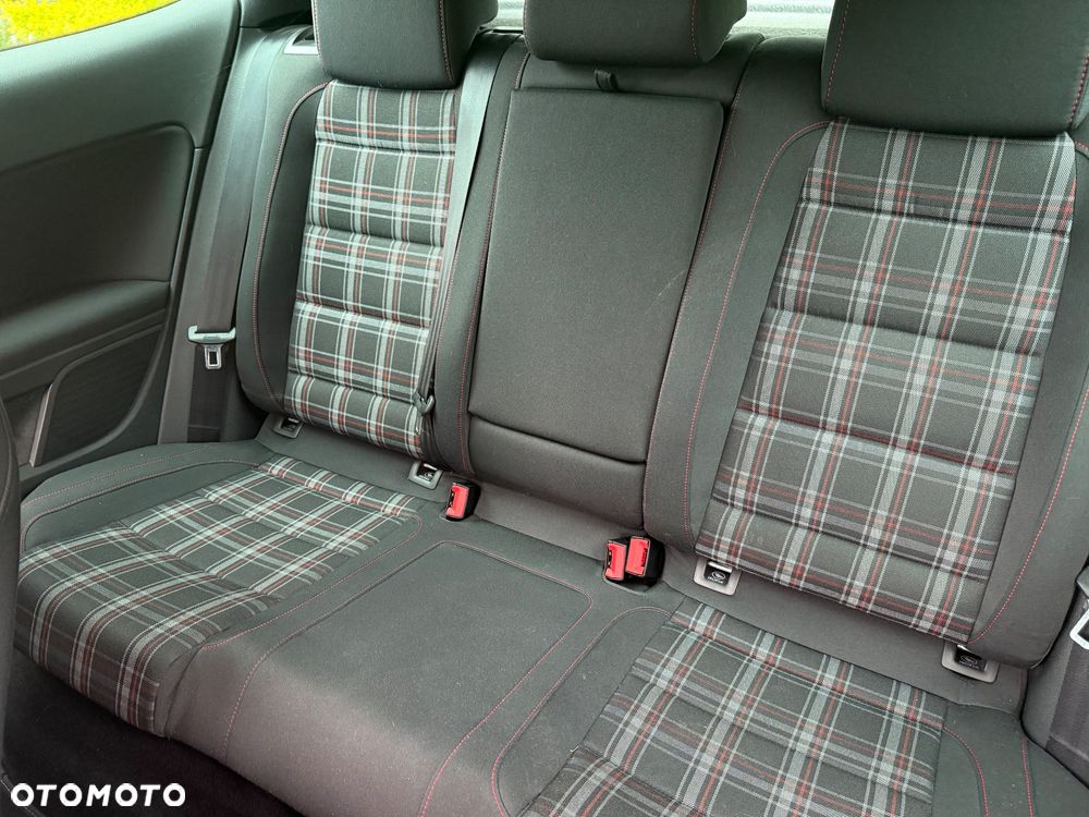 Volkswagen Golf 2.0 GTI adidas - 24