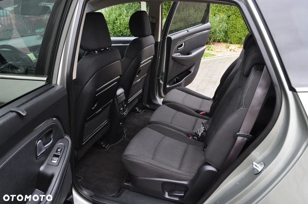 Kia Carens 1.7 CRDi 141 ISG Vision - 9