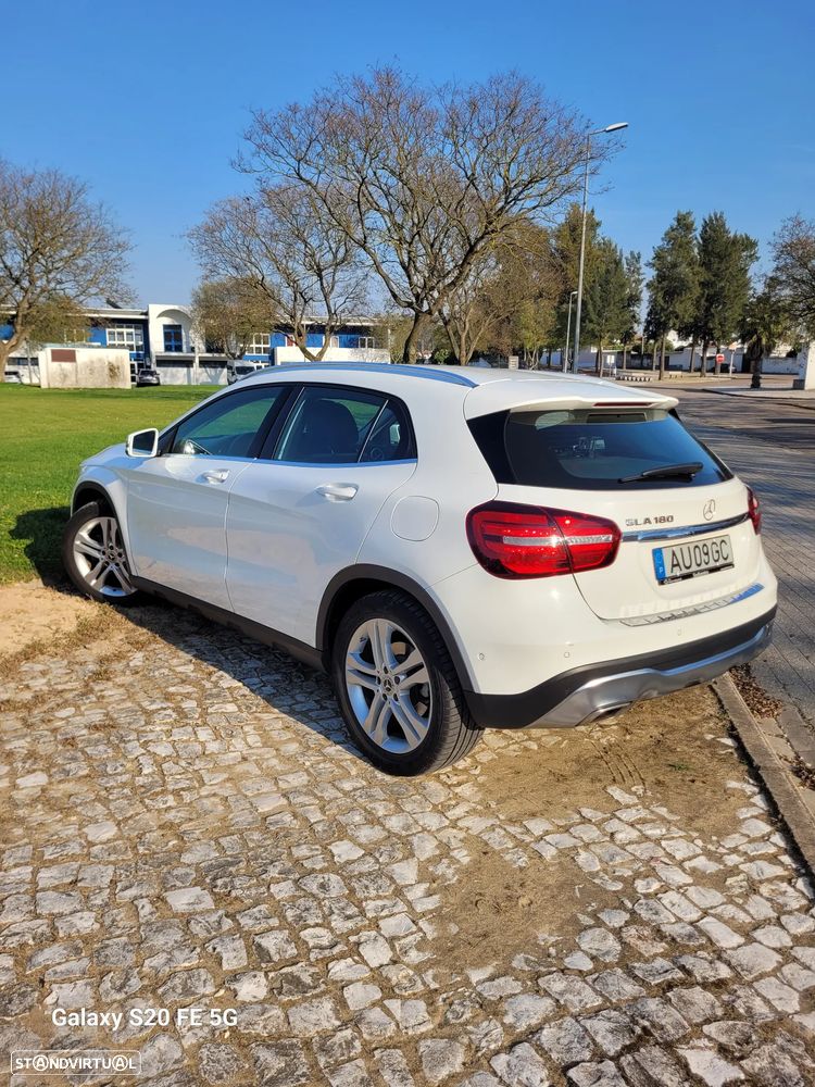 Mercedes-Benz GLA 180 7G-DCT - 11