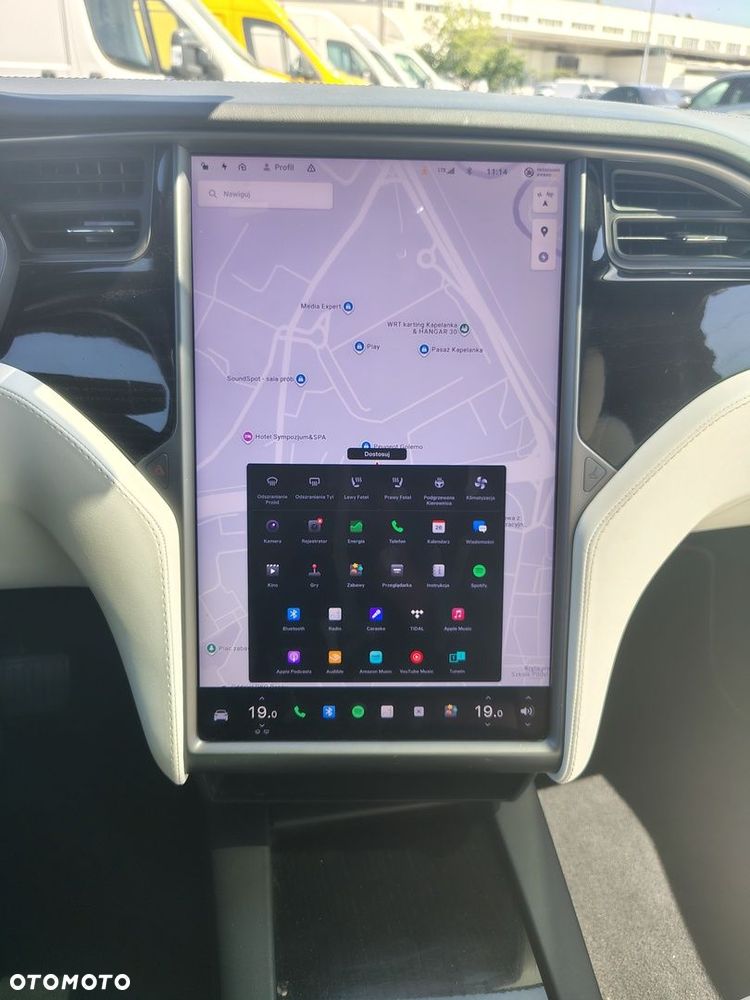 Tesla Model X - 23