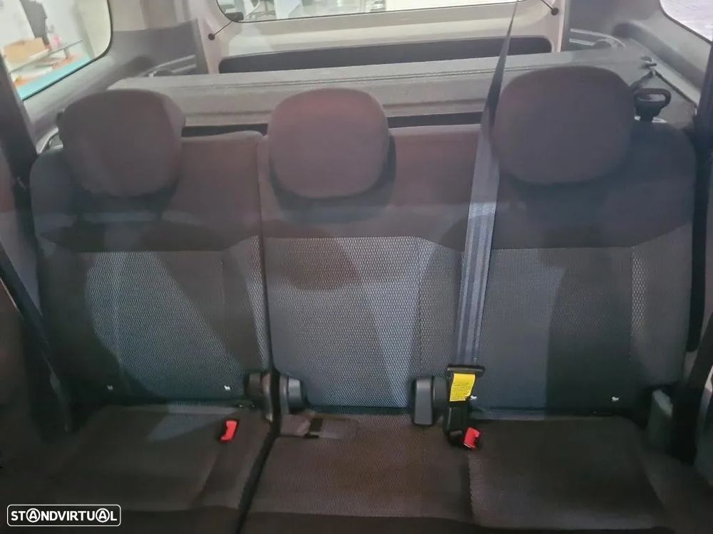 Nissan NV200 Evalia - 10