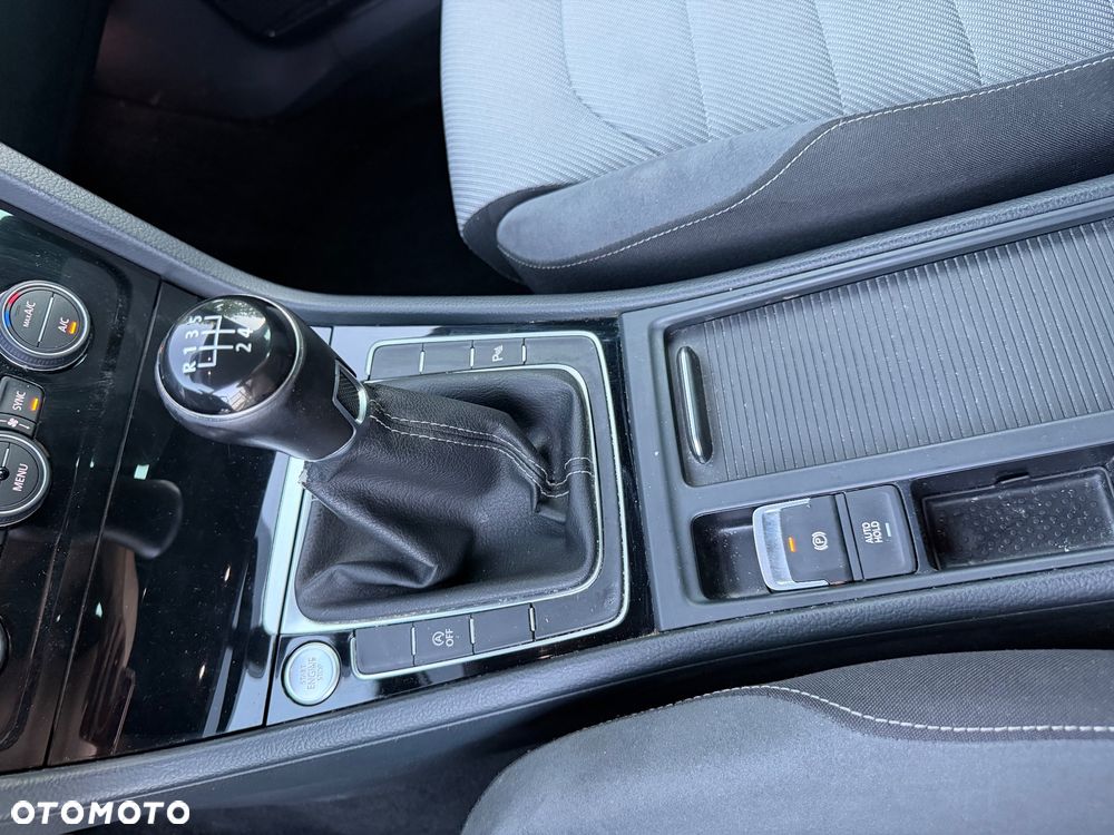Volkswagen Golf - 16