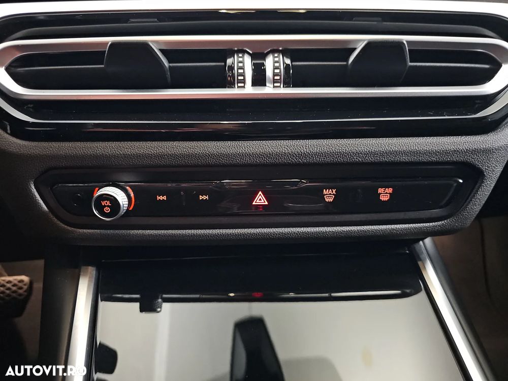 BMW Seria 3 330i xDrive AT - 19