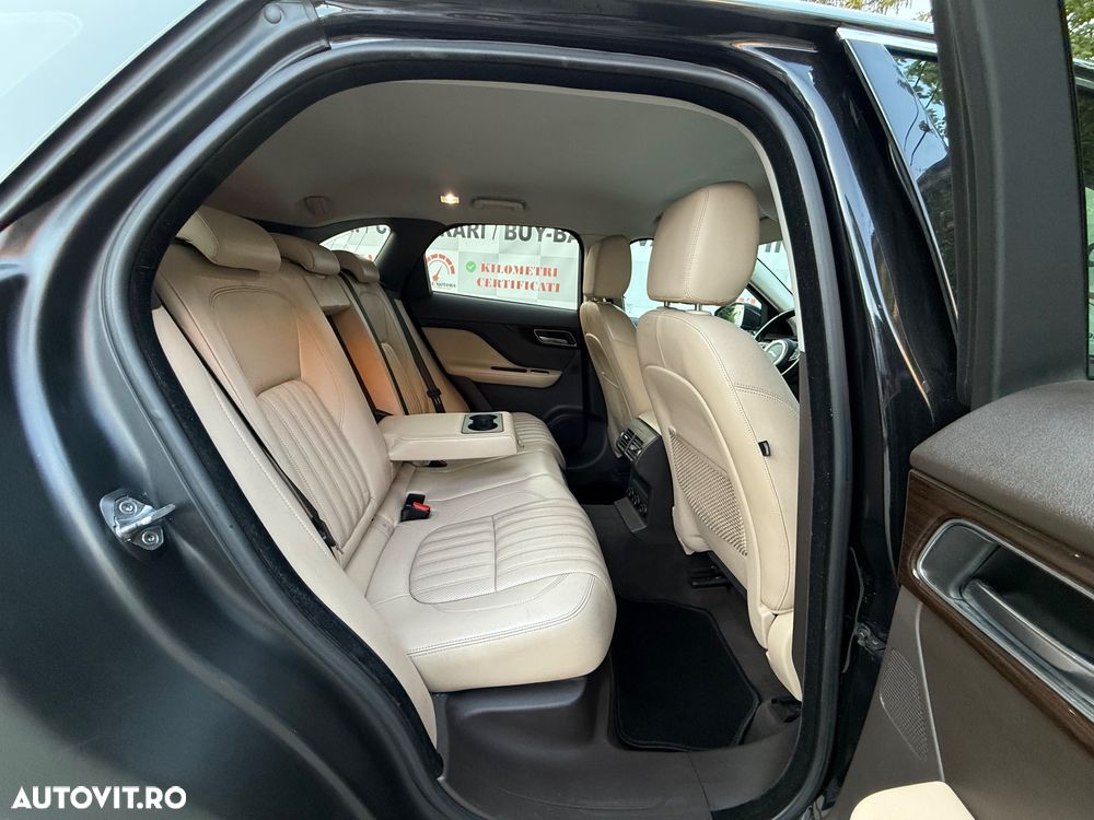 Jaguar F-Pace 20d AWD Prestige - 11