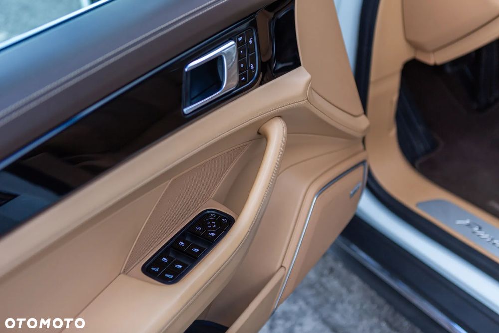 Porsche Panamera 4 Executive - 18