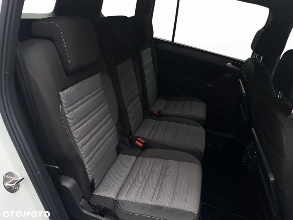 Volkswagen Touran - 26