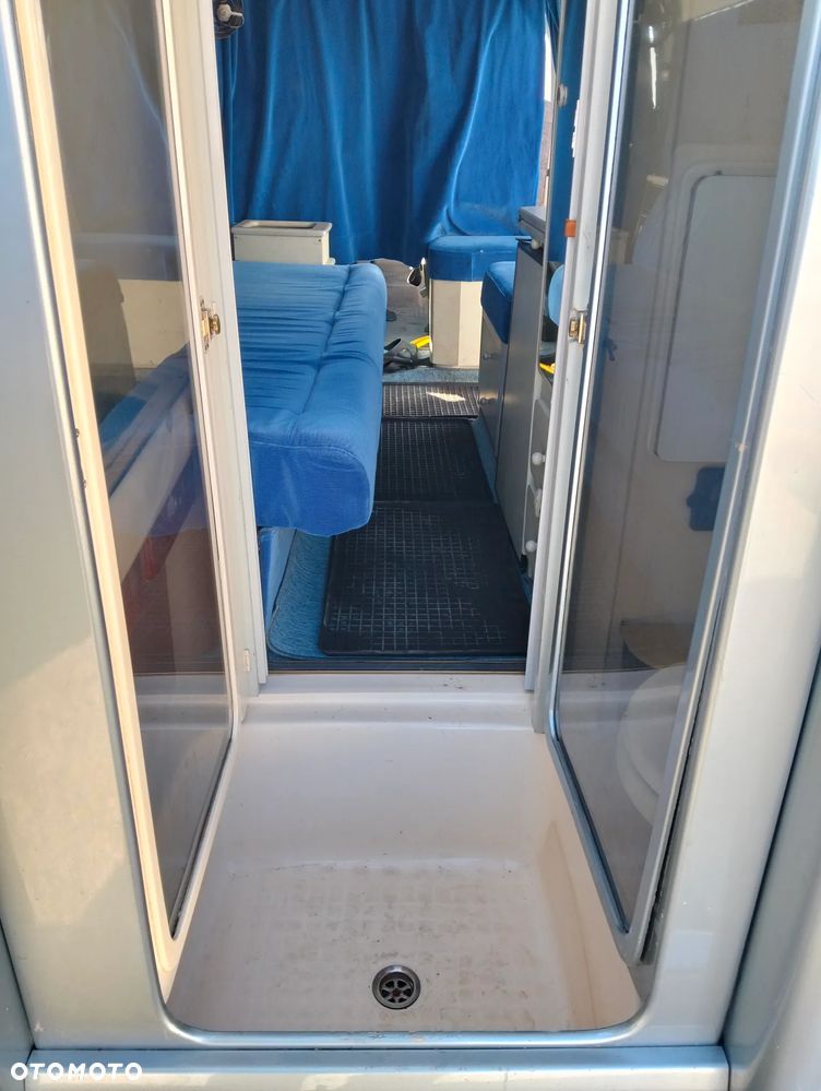 Volkswagen Caravelle - 24