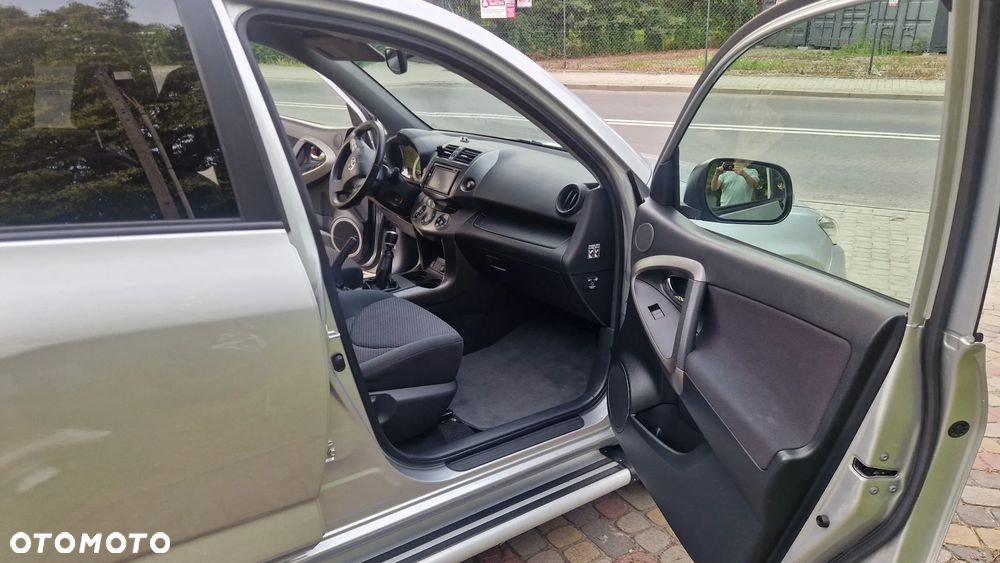 Toyota RAV4 2.2 D-4D 4x4 Travel - 11