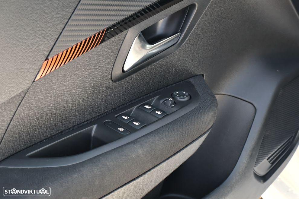 Peugeot 208 1.2 PureTech Active - 15