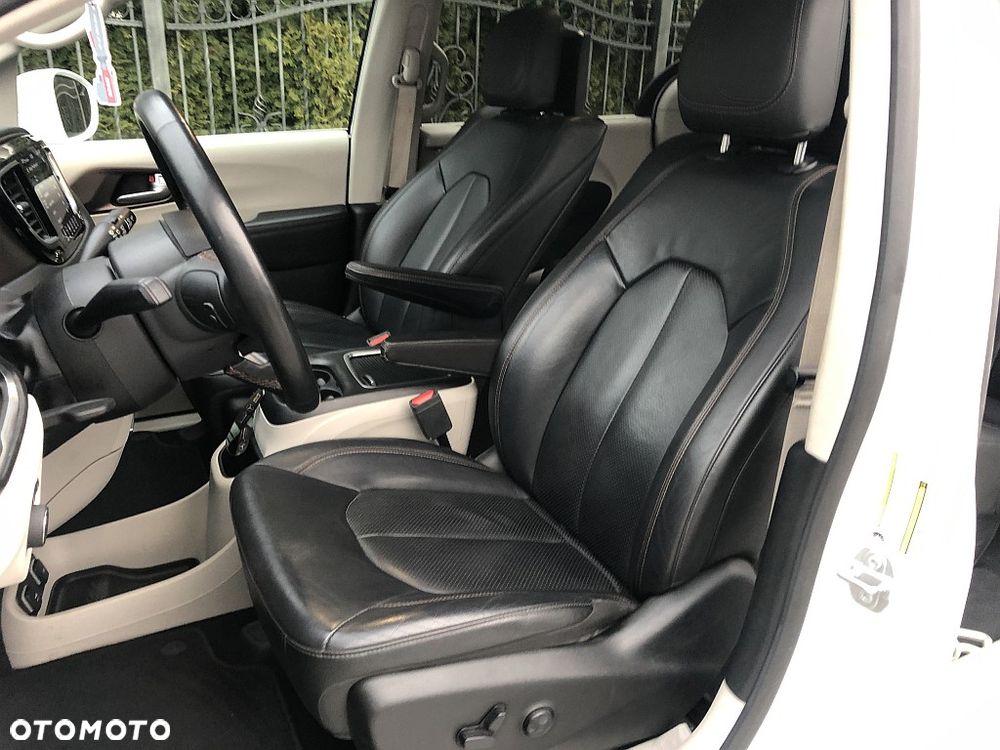 Chrysler Pacifica - 10