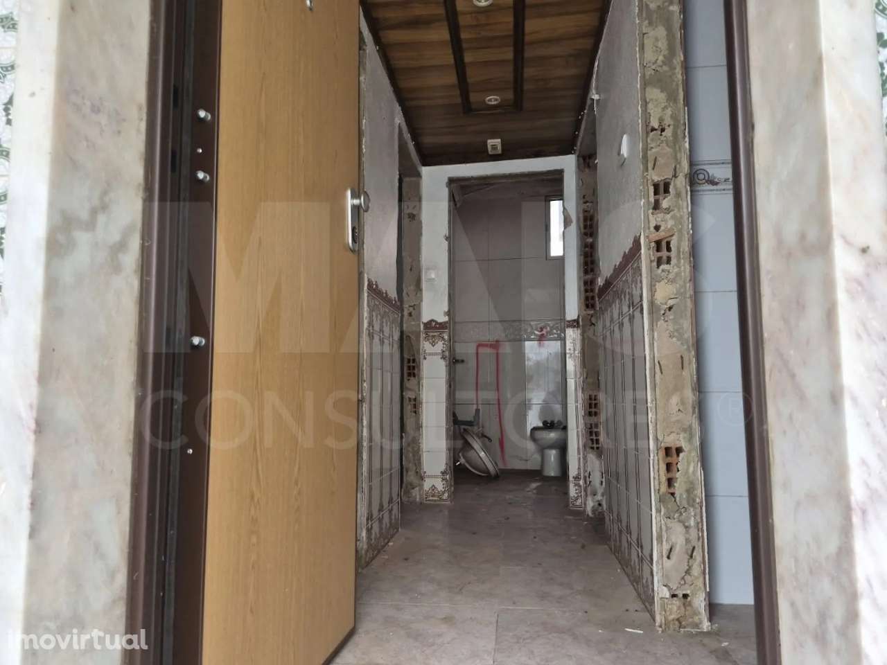 Oportunidade de Investimento em Vialonga – Moradia T2 para Remodelação - Grande imagem: 3/12