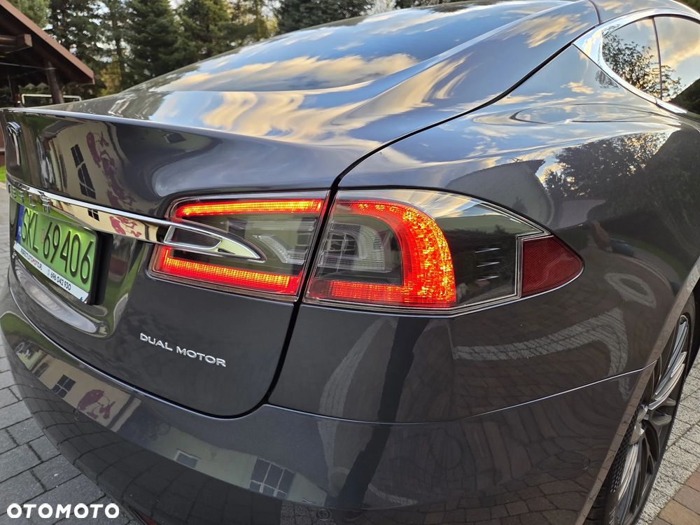 Tesla Model S - 15