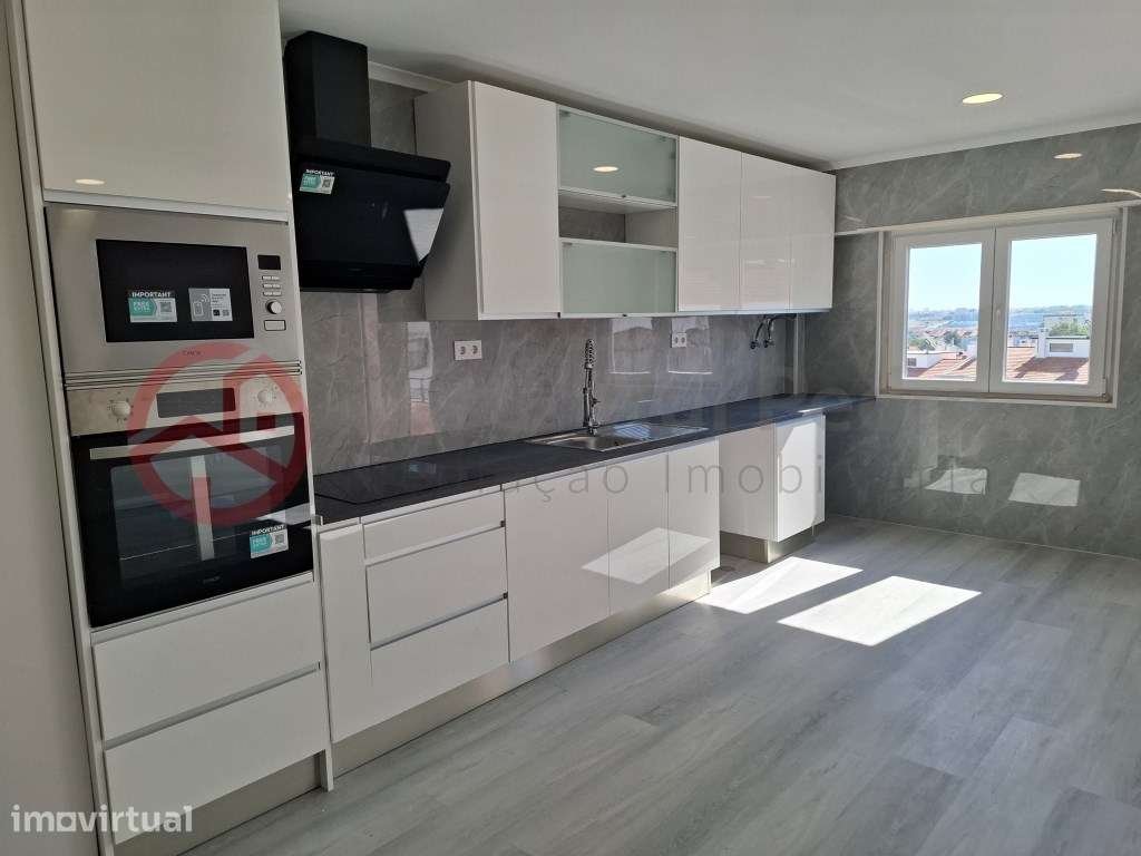 Apartamento T4 totalmente remodelado na Qta. do Batateiro, Amora - Grande imagem: 2/37