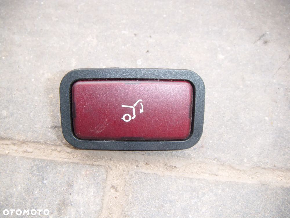 mercedes w204 08r  przycisk otwierania klapy 2118219551 - 1