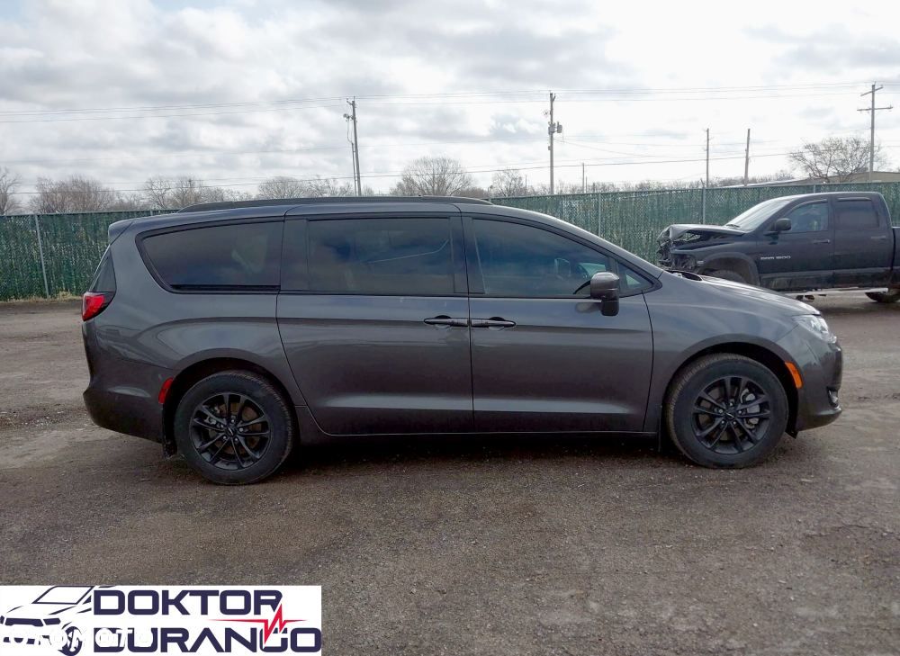 Chrysler Pacifica - 3