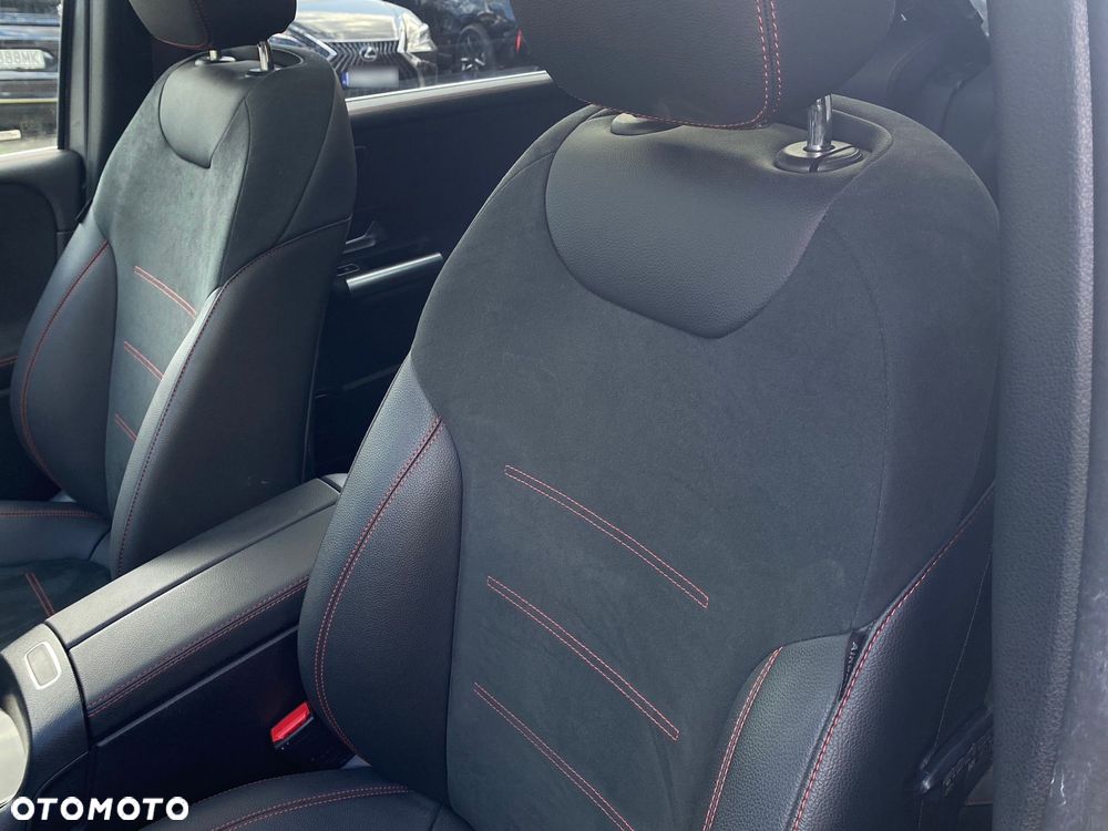 Mercedes-Benz Klasa B 220 4-Matic AMG Line 7G-DCT - 34