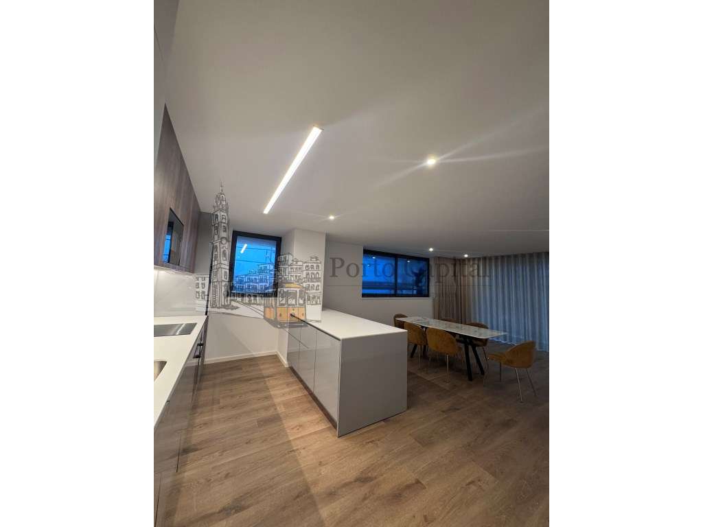 VENDE-SE T3 COM VARANDA EM LEÇA DA PALMEIRA - Grande imagem: 3/26